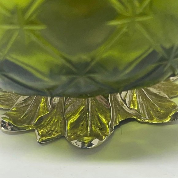 Vintage 6" Indiana Glass Green Duette Quilted Diamond Bowl With Metal Leaf Base - Picture 4 of 6